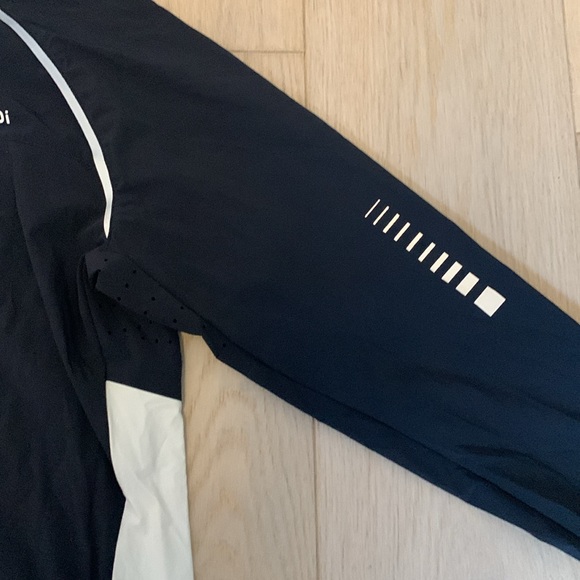 Sugoi Running Jacket - Picture 3 of 10